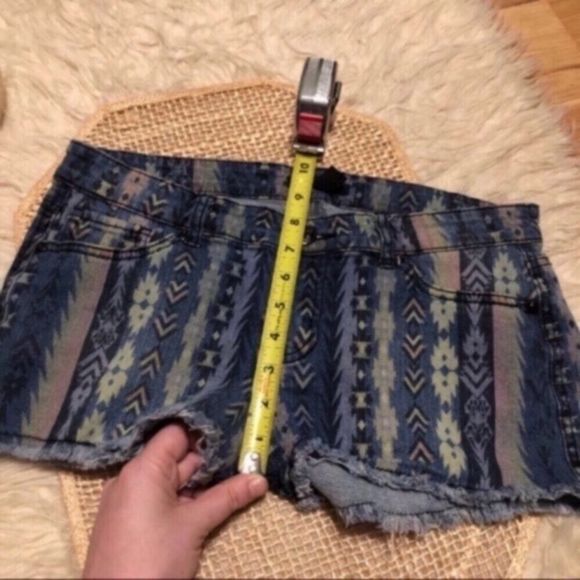 Tribal Southwestern Print Jean Shorts - Picture 7 of 7